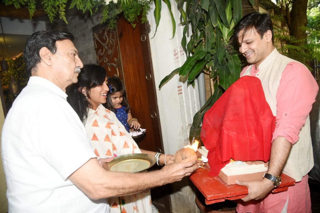 Bollywood stars Welcome Ganpati Bappa