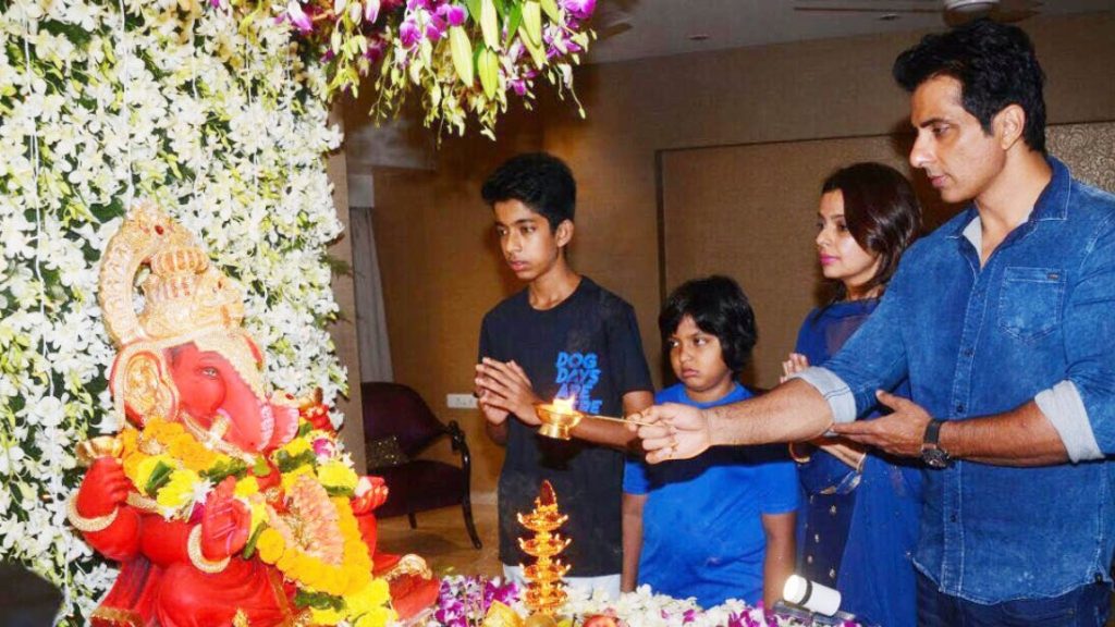 Bollywood stars Welcome Ganpati Bappa