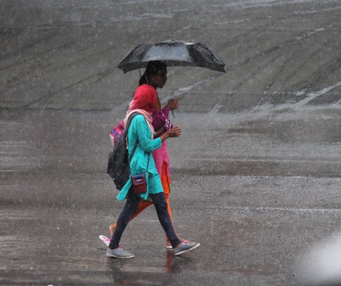 शहर में दो दिन से हो रही झमाझम बारिश से मौसम हुवा सुहाना