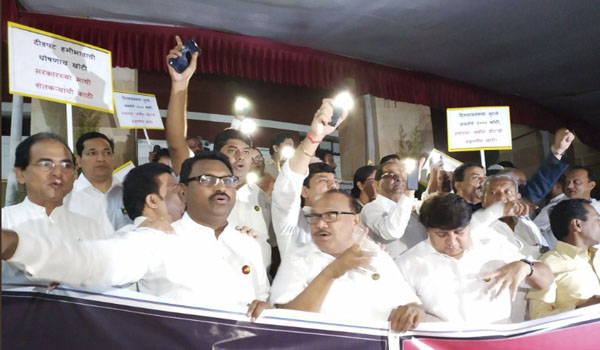 नागपूर : मुसळधार पावसामुळे विधिमंडळातील वीज गायब