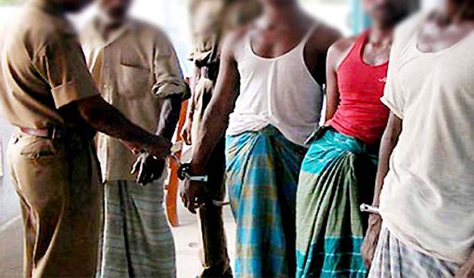 शहर में चार बांग्लादेशी घुसपैठिए को पकड़ा गया, भिक्षु बनकर रह रहे थे