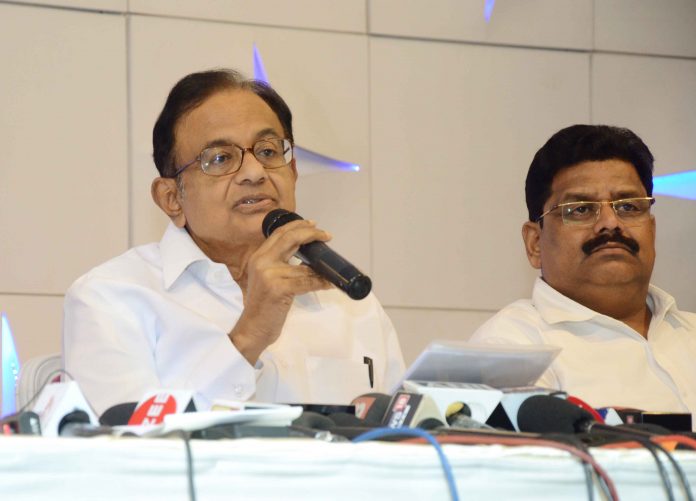 सरकार कडून राफेल विमानांची खरेदी नियमबाह्य - पी. चिदंबरम