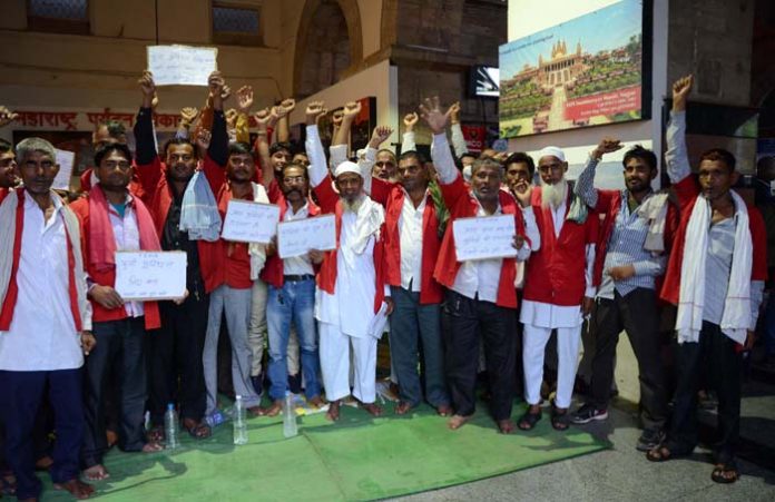 देशव्यापी हड़ताल में शामिल हुवे नागपुर रेल स्टेशन के कुली