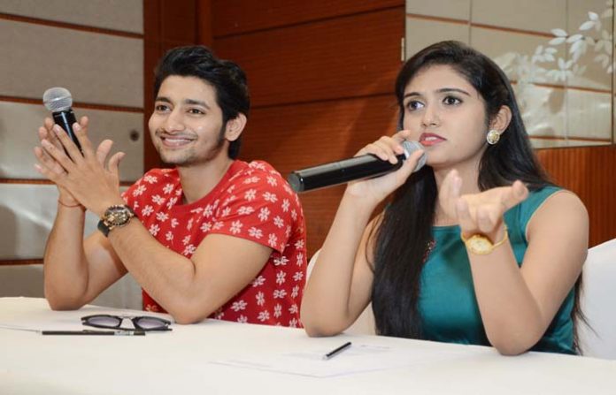 लोकप्रिय सैराट जोडी रिंकू राजगुरू आणि आकाश ठोसर