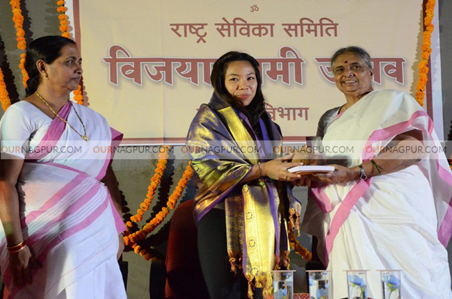 खेल रत्न साइखोम मीराबाई चानू की उपस्थिति में राष्ट्र सेविका समिति विजया दशमी उत्सव मनाया गया