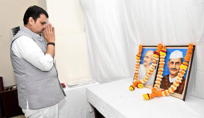 Walking on Gandhiji’s path is real tribute to him: Devendra Fadnavis