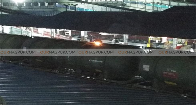 नागपूर : पेट्रोल नेणाऱ्या रेल्वे मालगाडीला आग