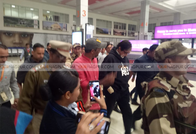 Amitabh Bachchan arrives in Nagpur to shoot for Jhund