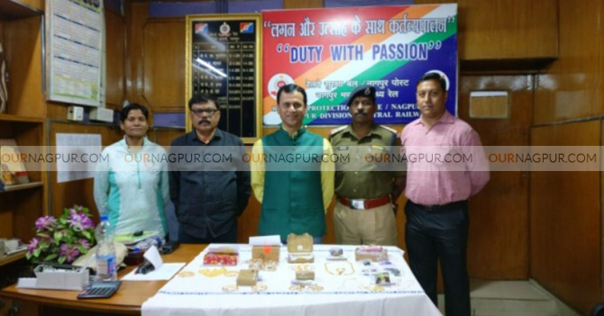 नागपूर रेल्वे स्थानकावर १९ लाखांचे सोने जप्त