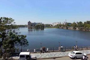 गांधीसागर तलावाजवळील खाऊ गल्ली