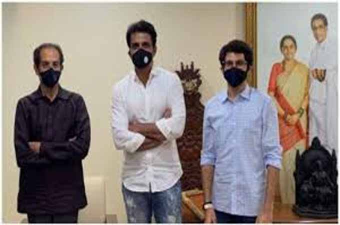 Sonu Sood Visited CM Thakre