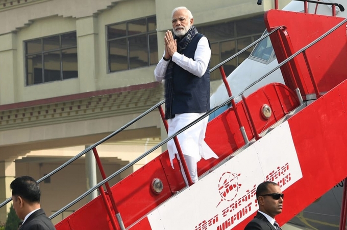 Gaya: Prime Minister Narendra Modi arrives at Gaya Airport in Bihar on Jan 5, 2019. (Photo: IANS)