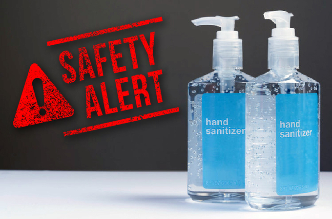 सॅनिटायझरची बाटली असलेला कचरा जाळताना स्फोट होऊन एका महिलेचा मृत्यु