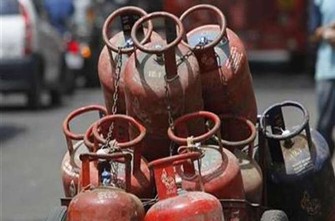 LPG gas 3rd hike of LPG cylinder prices, results in total increase of Rs.100 in Feb