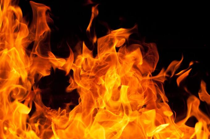 After taking father out for dinner, 22-year-old woman set him on fire