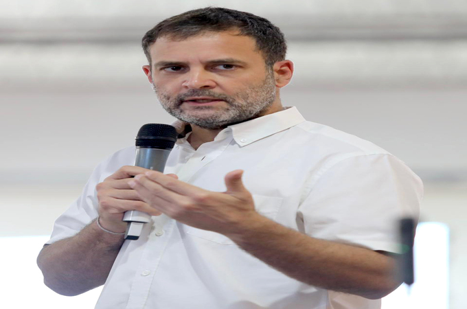 Congress leader Rahul Gandhi tests positive for covid-19 काँग्रेस नेते राहुल गांधी यांना कोरोना विषाणूची लागण; ट्विट करुन दिली माहिती