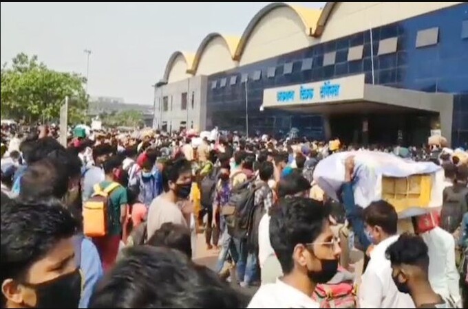 कुर्ल्यापासून ते नालासोपाऱ्यापर्यंतच्या जंक्शनवर कुटुंबकबिल्यासह मजुरांचा धाव; स्थानकांवर प्रचंड गर्दी