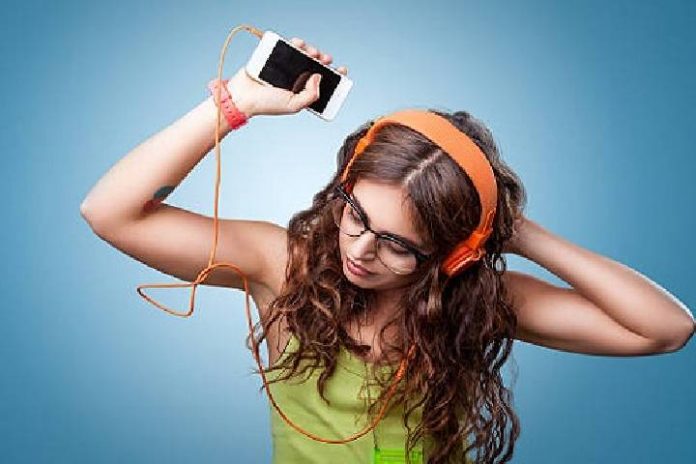 हेडफाेनचा वापर,