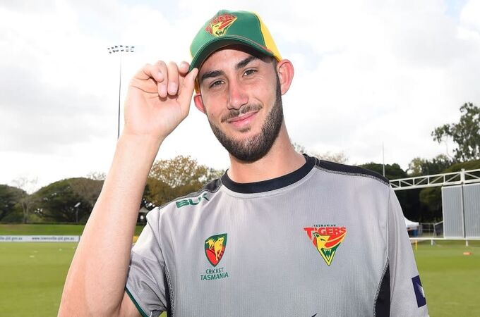 Australian fast bowler Aaron Summers charged with child sexual offence