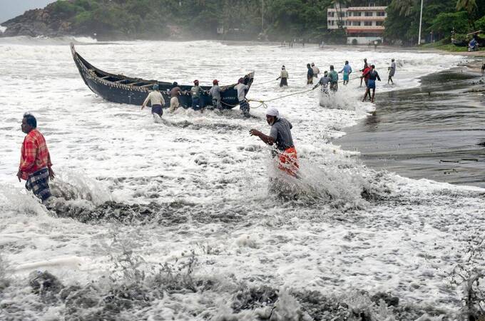 Tauktae Cyclone: Maharashtra CM directs authorities in coastal districts to remain alert