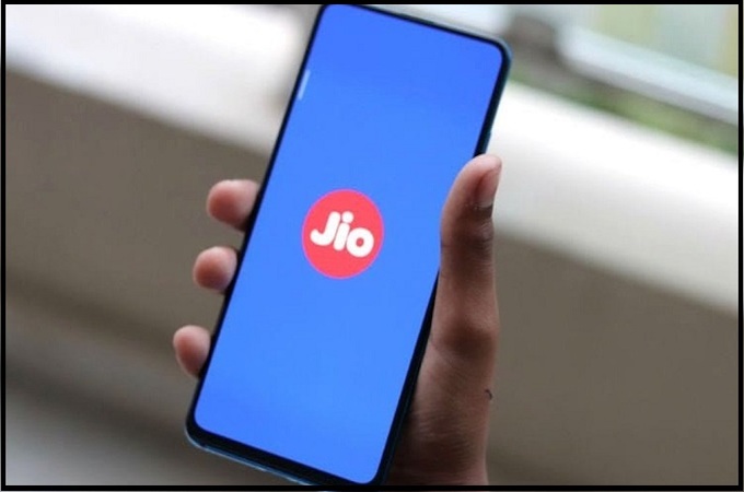 Reliance Jio to provide 300 minutes free talk time for Jio users amid Covid pandemic