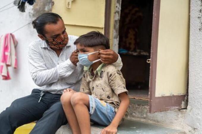 children wearing mask Coronavirus India: बालकांना लावा मास्क लावण्याची सवय