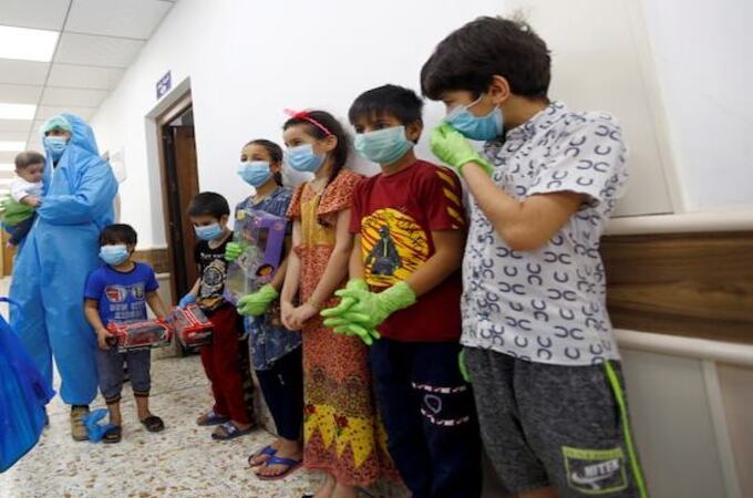 तिसऱ्या लाटेत लहान मुलांना संसर्ग झाला तर आई वडील काय करतील?, सुप्रीम कोर्टाचा केंद्राला प्रश्न