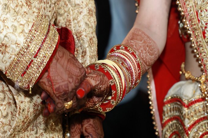 Man in Karnataka ties knot with two sisters at the same time