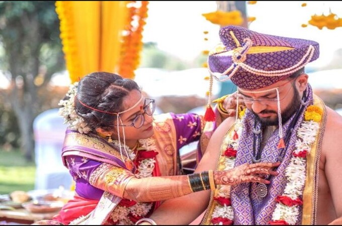 This Bride And Groom tied Mangalsutra Around Each Other's Neck