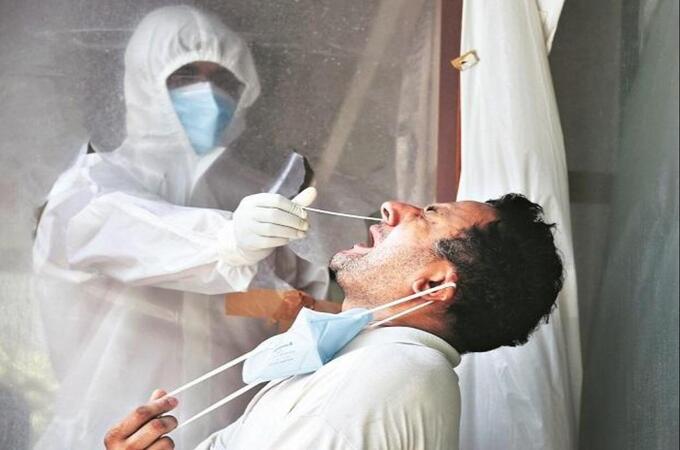 नाकातून सॅम्पल घेण्यासाठी वापरलेल्या कीट पुन्हा एकदा धुवून वापरल्या, ९ हजार लोक झाले फसवणुकीचे शिकार