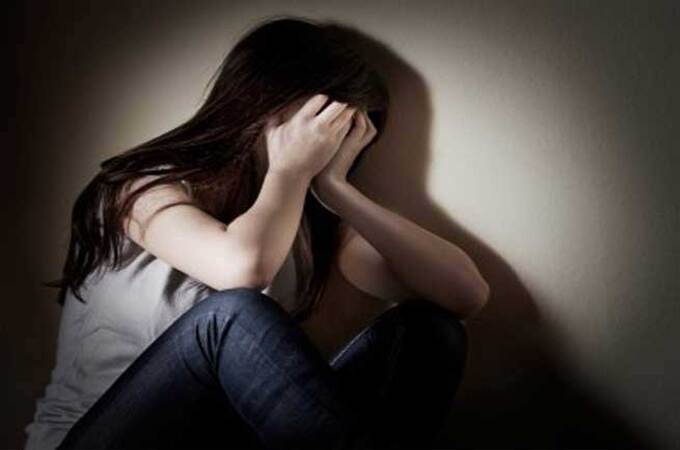 दुकान मालकाने तरूणीचा विनयभंग केल्यामुळे तरूणीने केला आत्महत्येचा प्रयत्न