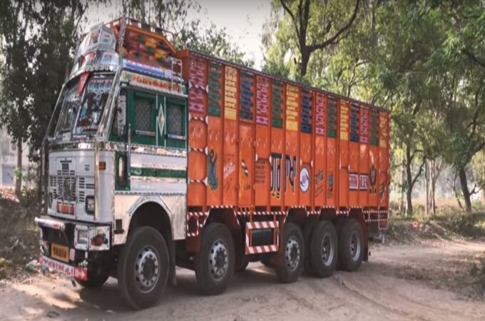 truck driver saved girl's life ट्रक ड्रायव्हरने वाचवले होते मुलीचे प्राण, 4 वर्षानंतर मुलीने अशा प्रकारे फेडले उपकार