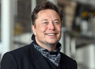 Elon Musk in charge of Twitter, Fires Top Execs Elon Musk in charge of Twitter, Fires Top Execs