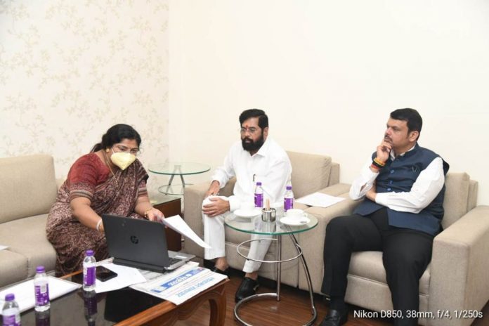 CM, Deputy CM take review of flood situation before leaving for Gadchiroli