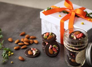 Celebrate the Bond Between Siblings, With the Gift of Good Health and Almonds! Celebrate the Bond Between Siblings, With the Gift of Good Health and Almonds!