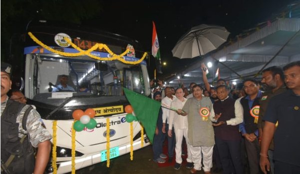 Gadkari launched 17 ‘e and Digital’ buses of NMC | Our Nagpur