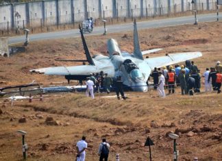 MiG 29K fighter aircraft crashes over Goa coast, pilot safe MiG 29K fighter aircraft crashes over Goa coast, pilot safe