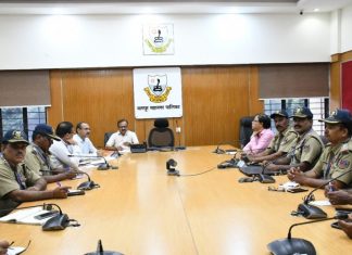 Now, stringent action against persons spitting, urinating, throwing garbage at public places Now, stringent action against persons spitting, urinating, throwing garbage at public places