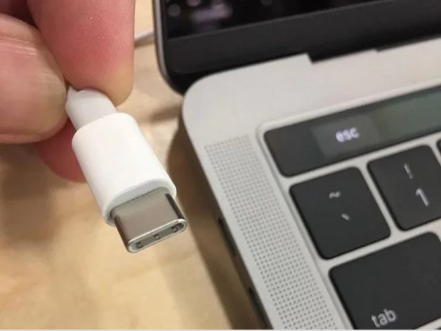 India will switch to using USB C as the standard port for charging all smart gadgets