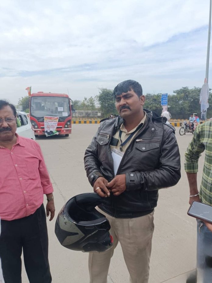 Nagpur cop abuses old age driver, women returning from PM Modi’s event