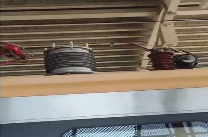 Nylon Manja in Nagpur stops a metro train