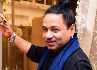 Singer Kailash Kher attacked during concert in Karnataka Singer Kailash Kher attacked during concert in Karnataka