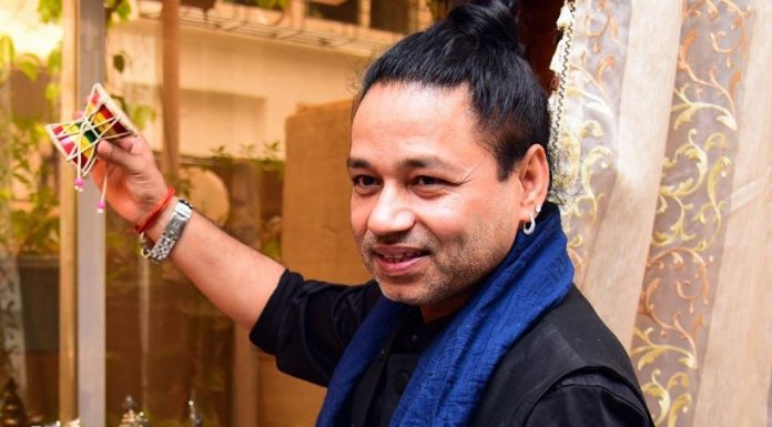 Singer Kailash Kher attacked during concert in Karnataka