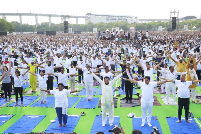 Massive Turnout of 50,000 at ‘Yoga Mahotsav’ in Hyderabad