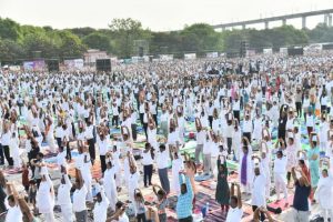 Massive Turnout of 50,000 at ‘Yoga Mahotsav’ in Hyderabad