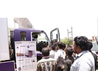 Happiness Truck 4.0 bonds with transport fraternity at Nagpur Happiness Truck 4.0 bonds with transport fraternity at Nagpur