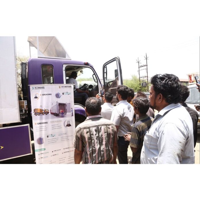 Happiness Truck 4.0 bonds with transport fraternity at Nagpur
